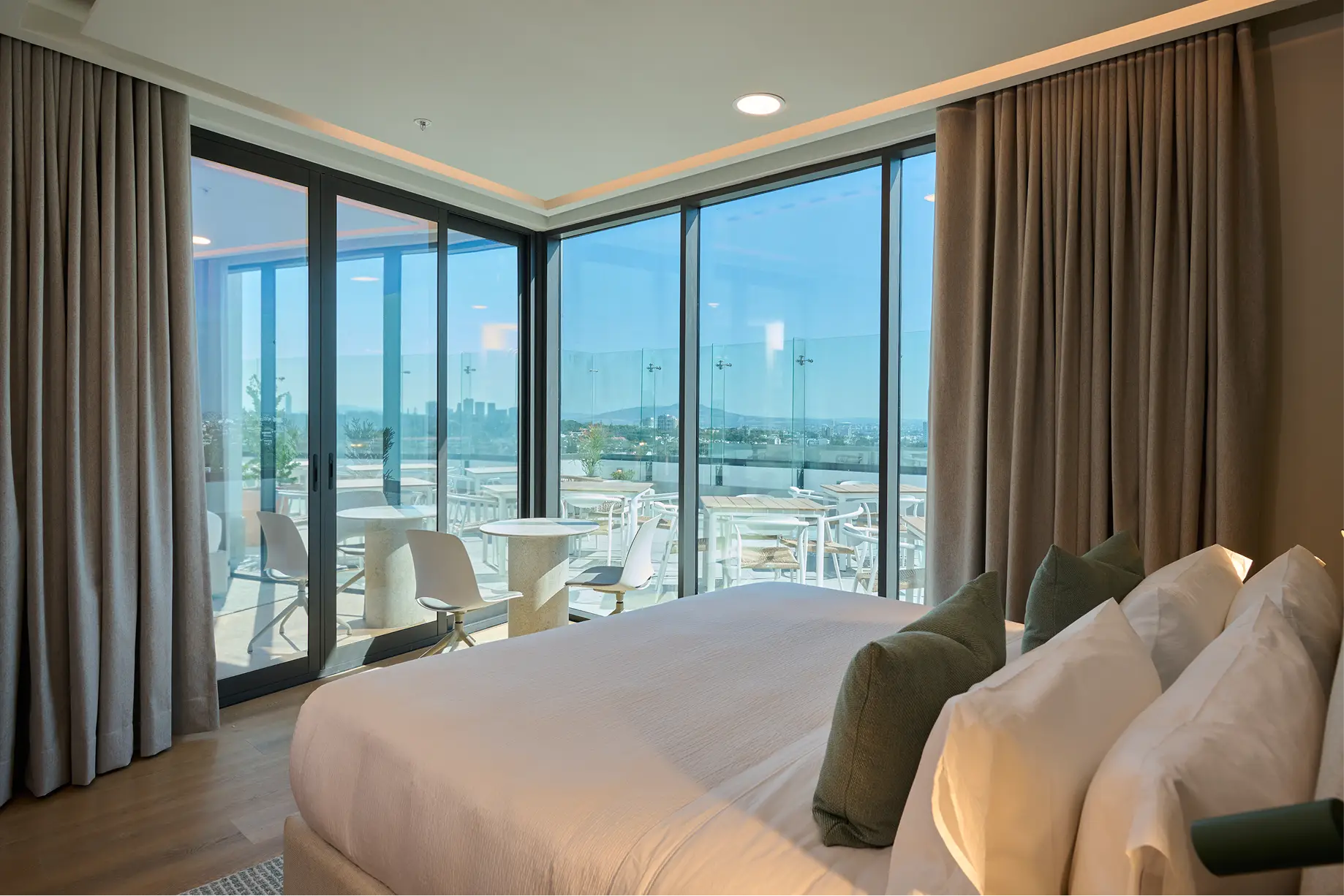MASTER-SUITE-15-1